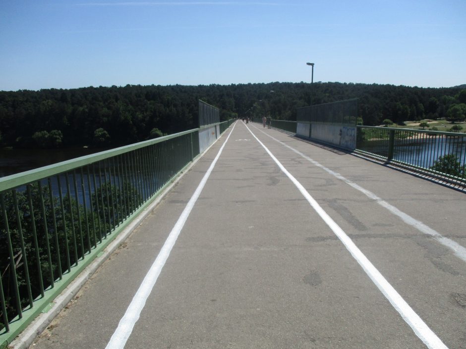 Ar ant Trijų mergelių tilto reikėjo keisti dviračių tako pusę?