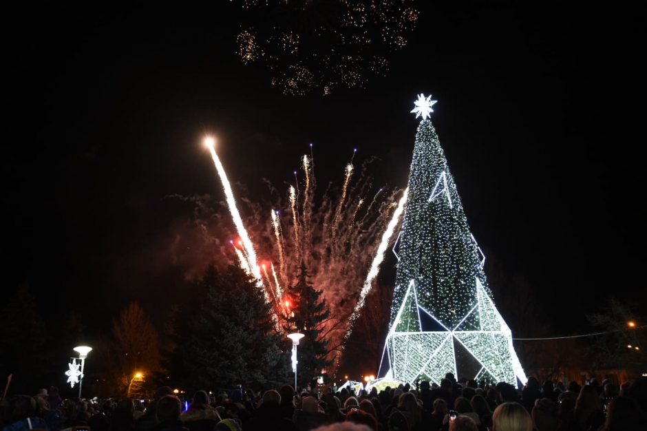 Panevėžys – pirmasis miestas Lietuvoje, įžiebęs Kalėdų eglę 