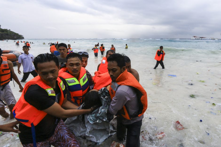 Indonezija: prakiurus kelto dugnui, nuskendo mažiausiai 26 žmonės