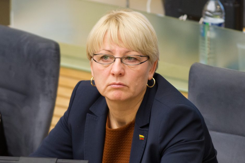Santarose privilegijų reikalavusią Seimo narę A. Kubilienę kolegos ragina trauktis