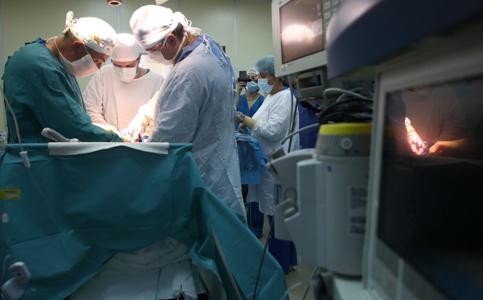 Unikali operacija: žmogui persodino kiaulės inkstą