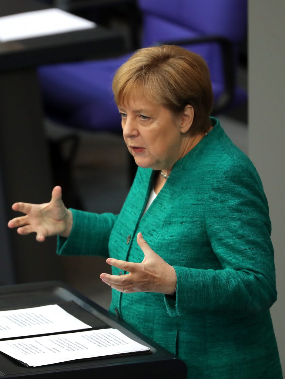 Griežtoji mados kritikė A. Wintour negaili liaupsių Vokietijos kanclerei A. Merkel