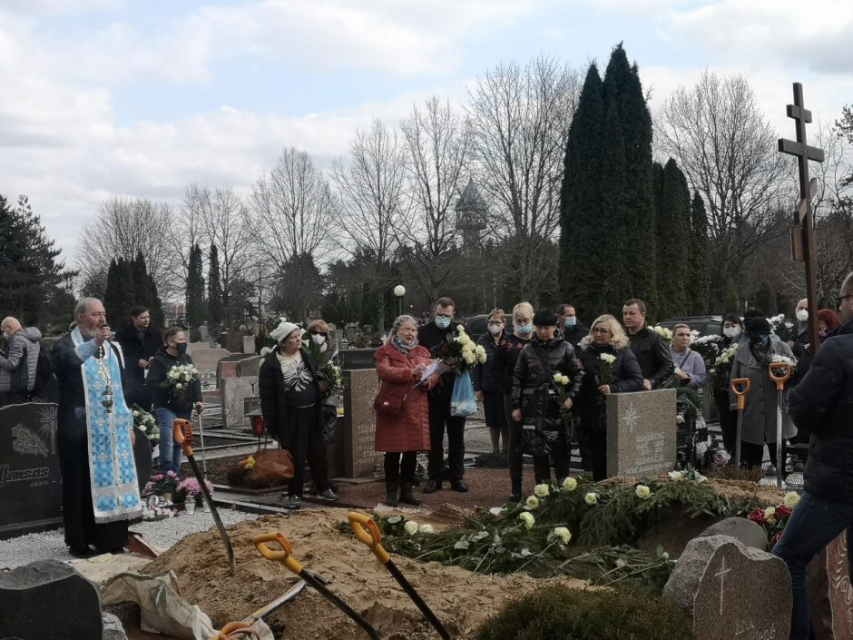 Dainininko E. Ostapenko laidotuvės