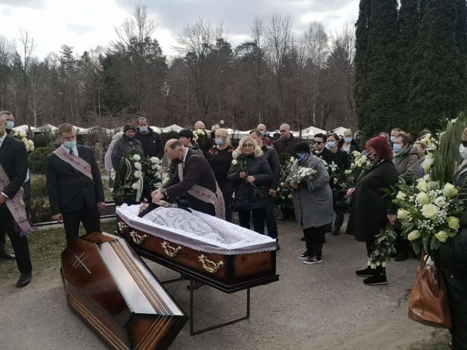 Dainininko E. Ostapenko laidotuvės