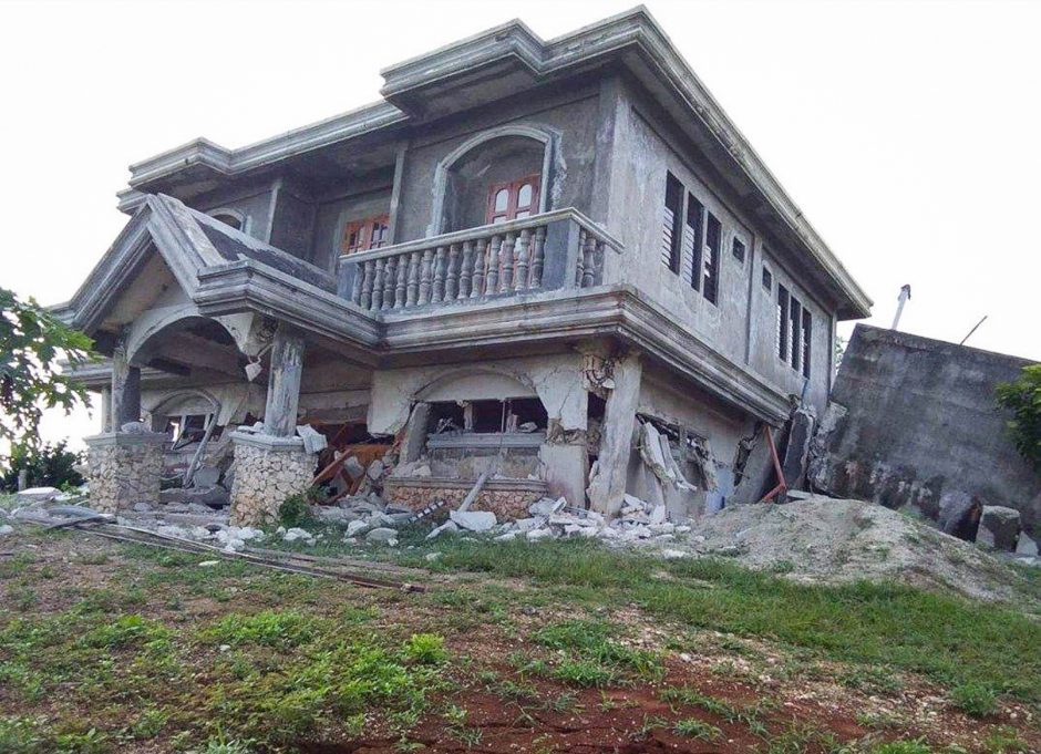 Filipinus supurtė keli stiprūs žemės drebėjimai – 8 žmonės žuvo, dešimtys sužeistų