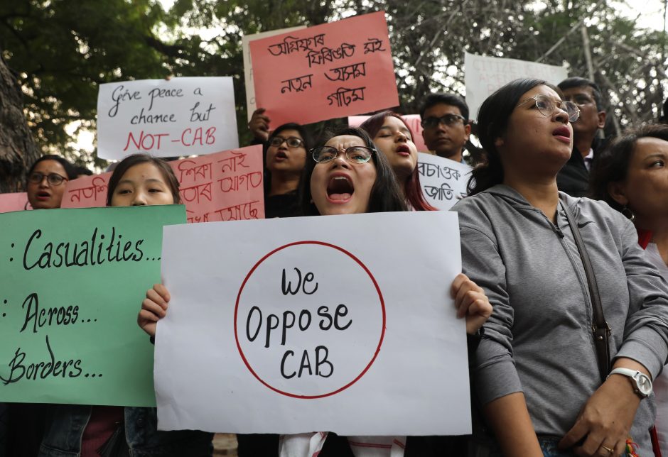 Indijoje prieštaringai vertinamas pilietybės įstatymas paskatino protestus
