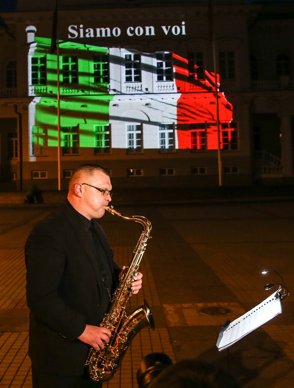 Vilnius nušvito Italijos vėliavos spalvomis