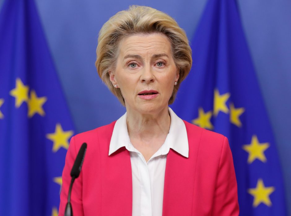 EK vadovė kritikuoja Vengriją ir Lenkiją blokuojant ES biudžetą europiečių sąskaita