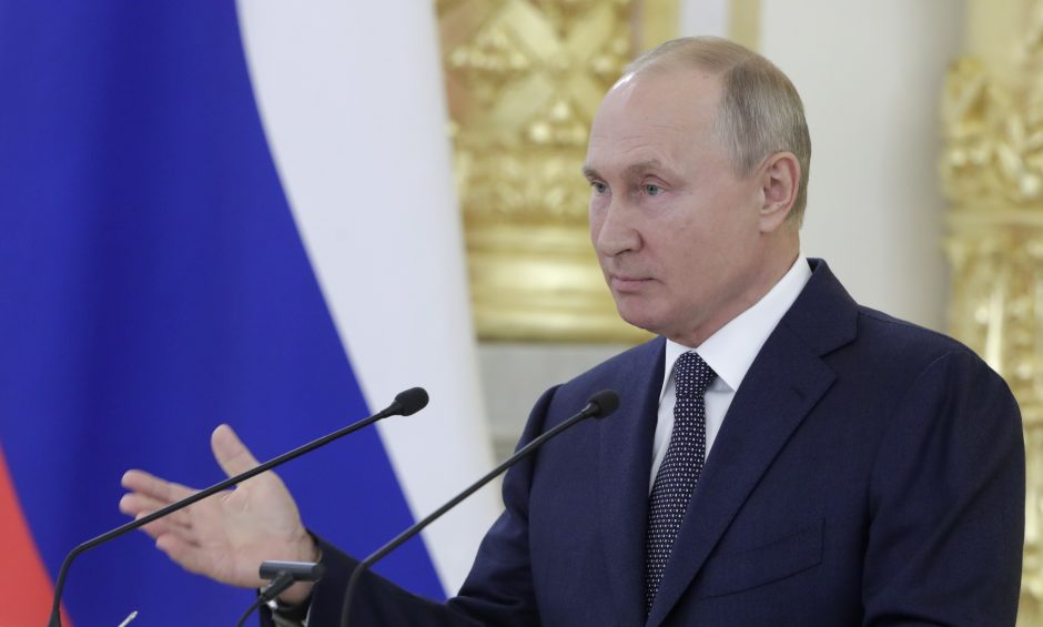 V. Putinas: Rusija žiūri į Armėniją ir Azerbaidžaną kaip į lygius partnerius