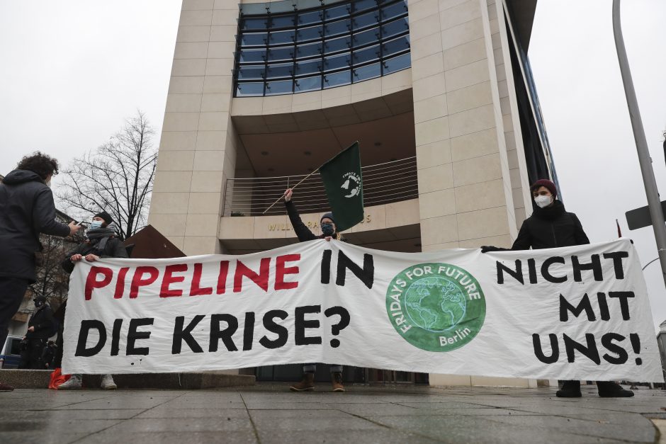 Judėjimo „Fridays for Future“ aktyvistai Vokietijoje protestavo prieš dujotiekį „Nord Stream 2“