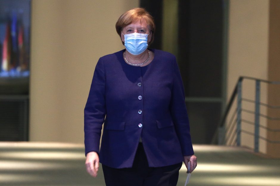 A. Merkel viešai nesiskiepys „AstraZeneca“ vakcina