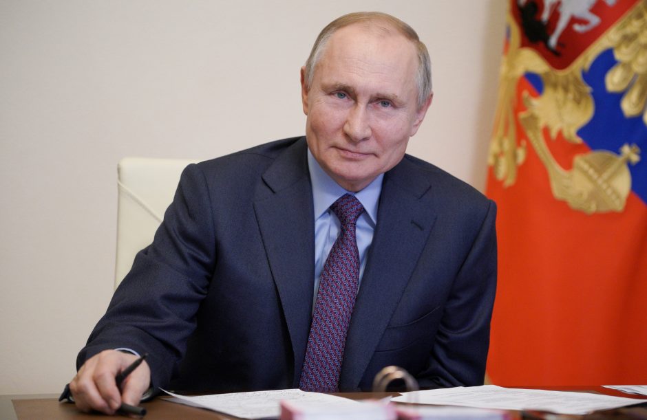 V. Putinas ragina Europos šalis už gamtines dujas atsiskaityti eurais, o ne doleriais