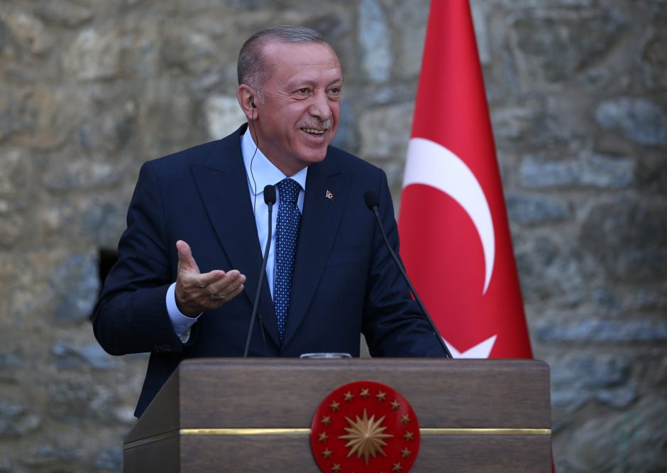 Turkijos prezidentas teigia, kad deramasi su JAV dėl naikintuvų pirkimo