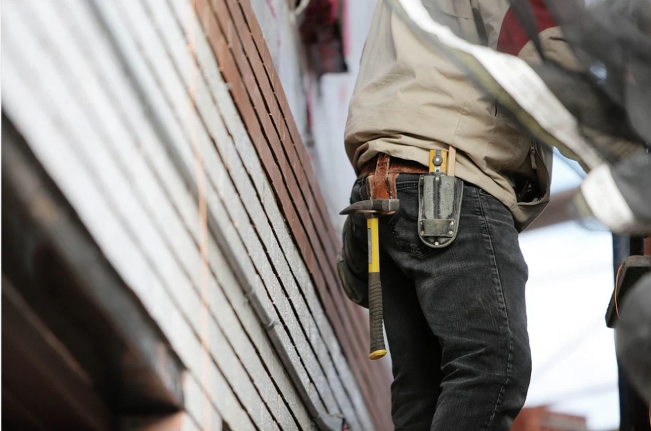 Už nelegalius darbuotojus ir darbo saugos pažeidimus statybvietėse – 74000 eurų baudų