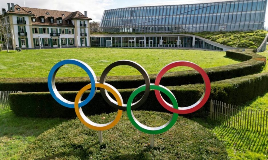 TOK: rusų, baltarusių sportininkai nedalyvaus olimpinių žaidynių atidarymo ceremonijoje 