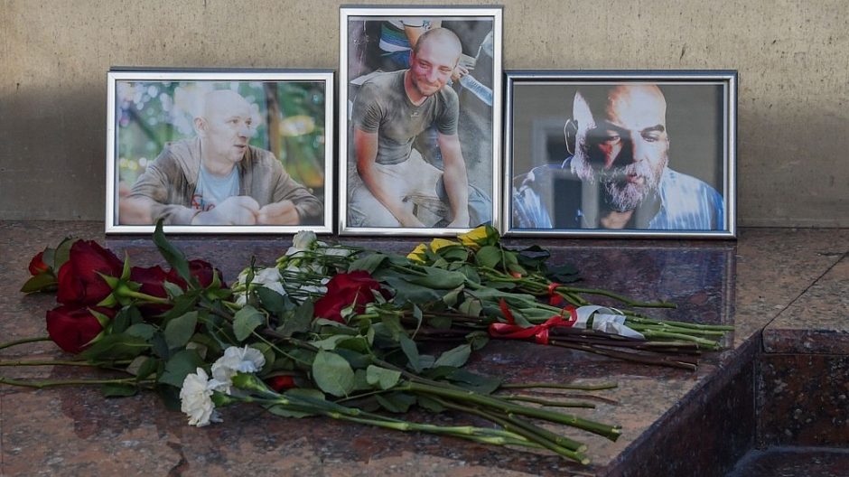 Rusija atmeta pranešimą, siejantį nužudytus žurnalistus su V. Putino sąjungininku