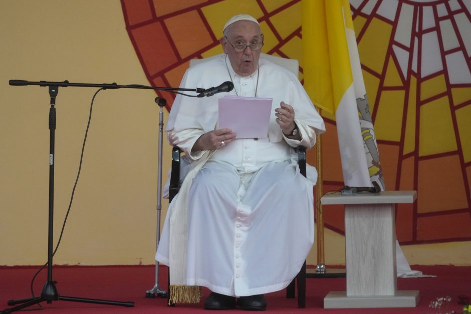 Popiežius Pranciškus smerkia ekonominį kolonializmą Afrikoje