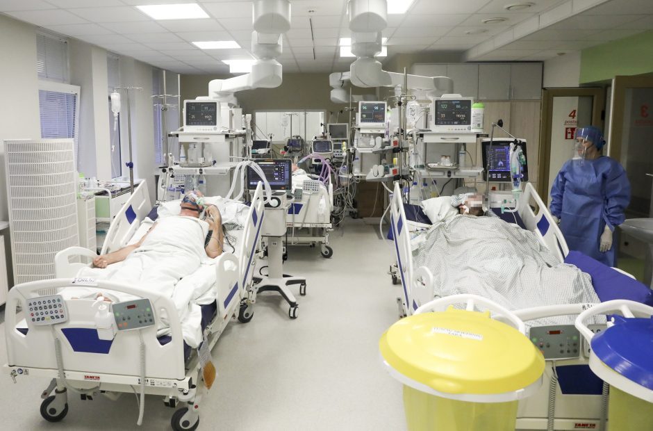 Mažosios ligoninės uždarinėja skyrius, kad priimtų COVID-19 pacientus