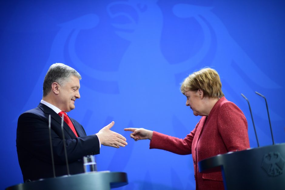 P. Porošenka po susitikimo su A. Merkel: sankcijos Rusijai būtinos