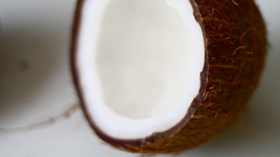 Kokosų aliejus – ir svoriui mažinti, ir dantims balinti