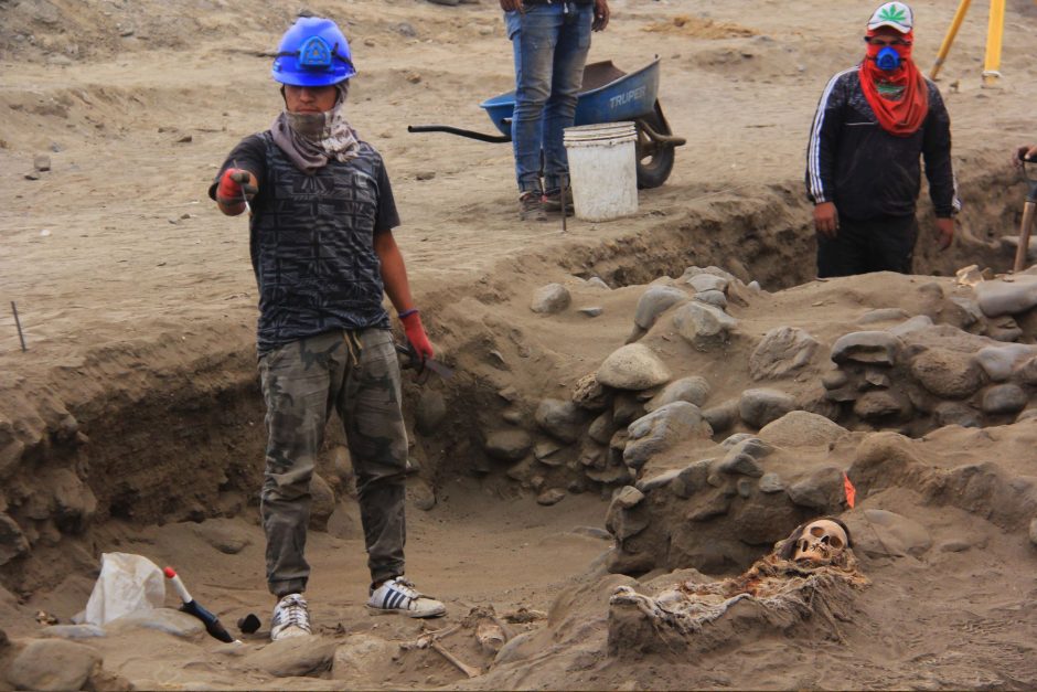 Peru atrasta nauja masinė paaukotų vaikų kapavietė