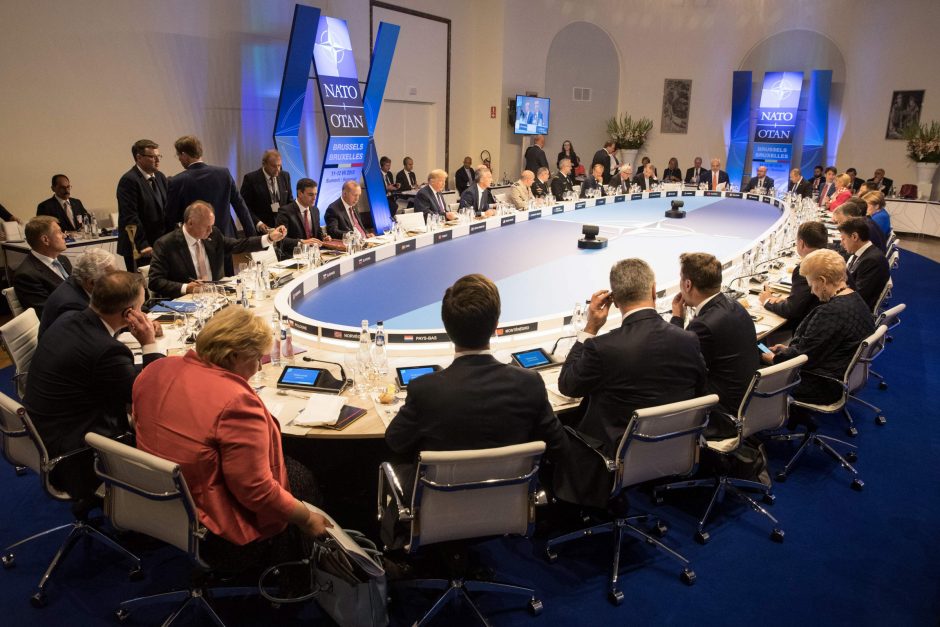NATO viršūnių susitikimas kritikuoja Rusiją dėl raketų dislokavimo Kaliningrade