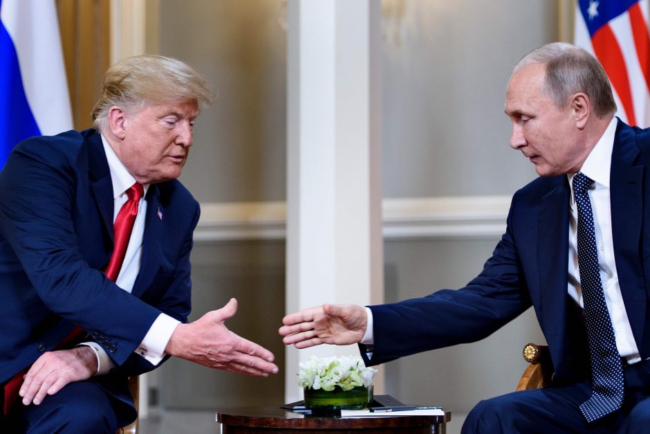 Susitikę V. Putinas ir D. Trumpas gyrė Rusijos ir JAV santykių perkrovimą