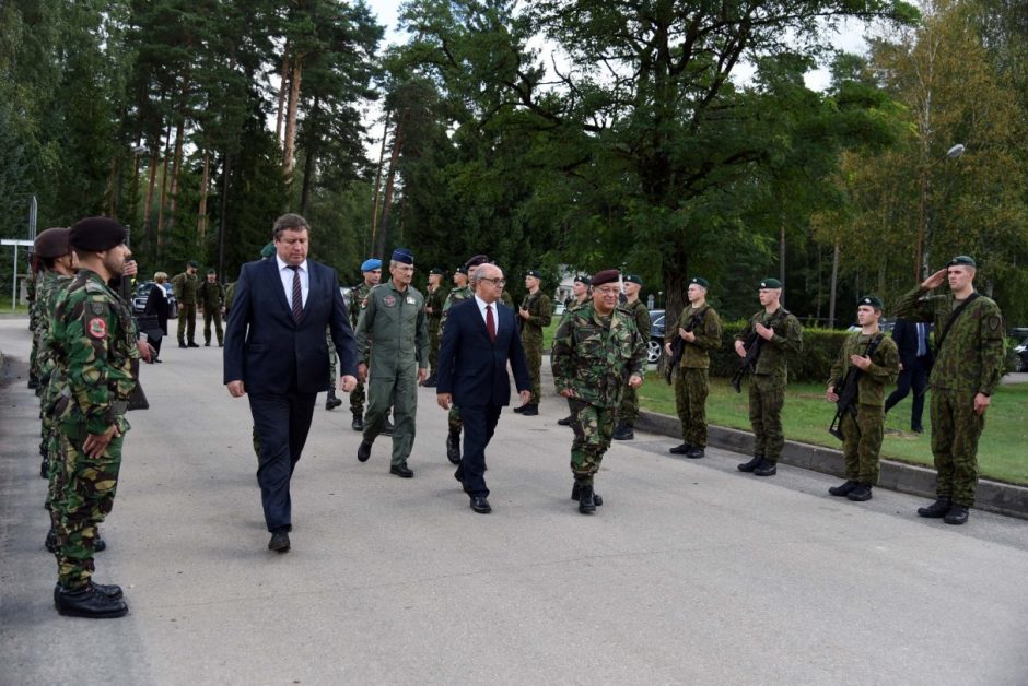 Prezidentas aplankė Lietuvoje dislokuotus portugalų karius