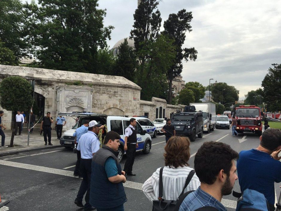 Užminuoto automobilio sprogimas Turkijoje nusinešė 11 policininkų gyvybes