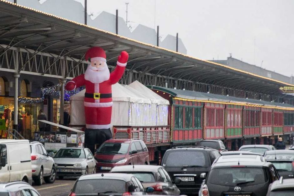 Kalėdinės nuotaikos pardavėjas į Lietuvą kasmet atvyksta iš Anglijos