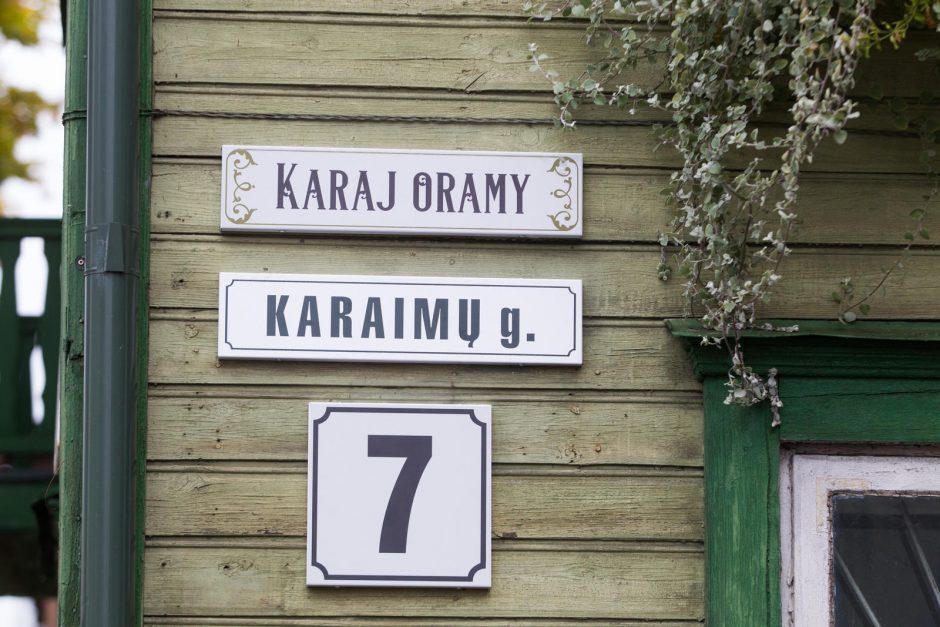Draugiškumo ženklas Vilniaus karaimams – gatvės akcentas karaimų kalba