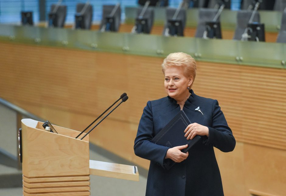 Krito į laiškų skandalą įveltos D. Grybauskaitės reitingas