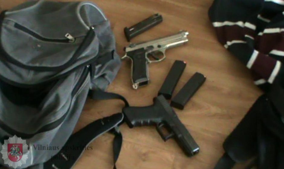 Krepšiuose – koviniai ginklai, kišenėse – narkotikai