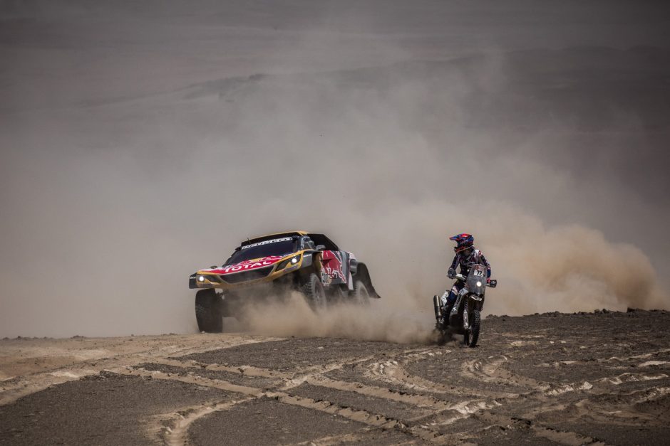 Dakaras po ketvirto etapo: lyderiai toliau klimpsta smėlyje
