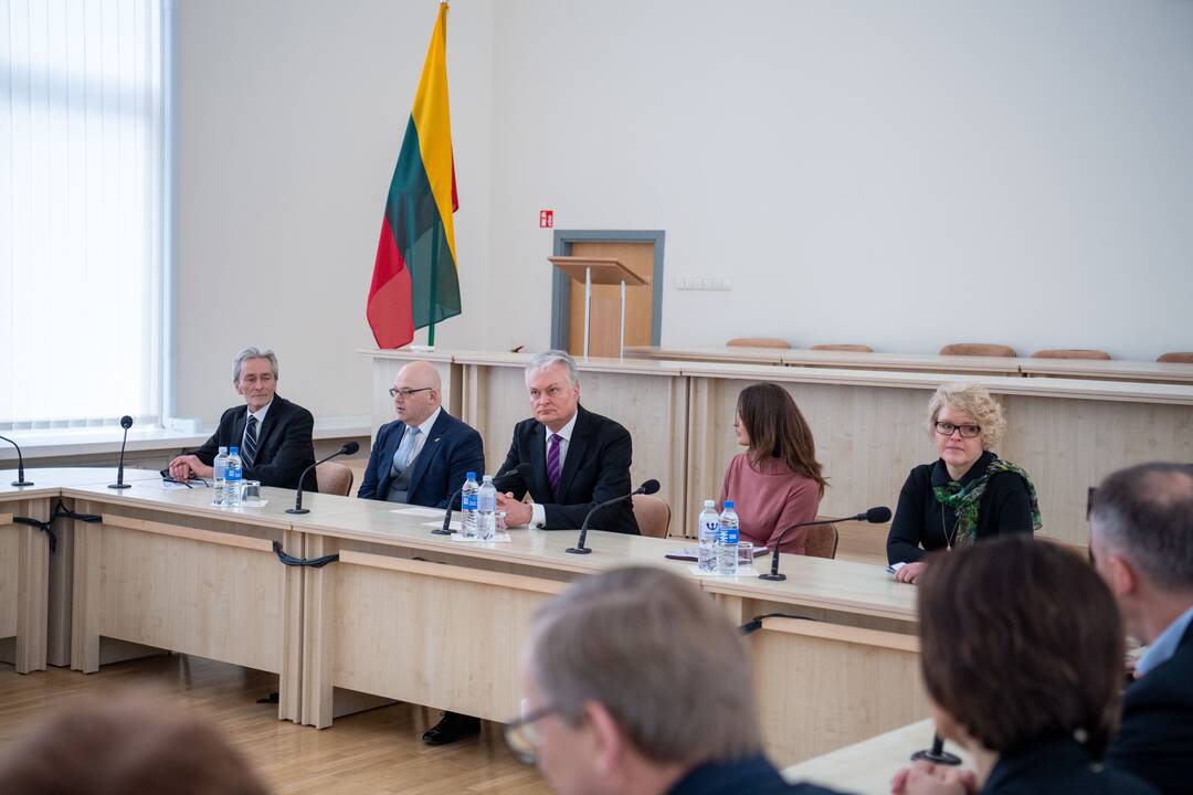 Prezidentas lankėsi Aukščiausiajame Teisme