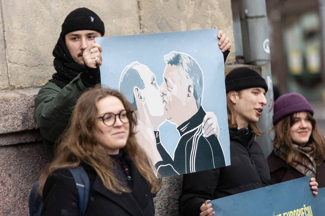 Protestas prie Vengrijos ambasados