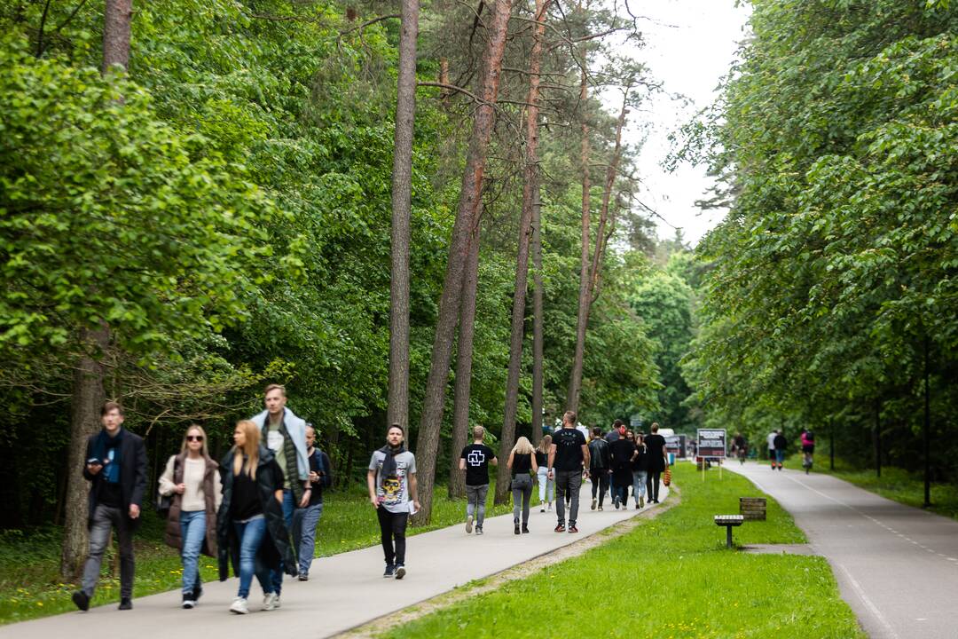 „Rammstein“ fanai renkasi į koncertą Vilniaus Vingio parke