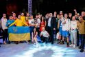 Garbingai: nors bokso fiestoje triumfavo šeimininkų atstovai, trofėjus jie perdavė kolegoms iš Ukrainos.