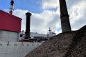 Į AB „Klaipėdos energija“ saugyklas jau vežamas biokuras.