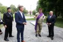 Pagarba: Klaipėdos meras A. Vaitkus prie žuvusiems skirto kryžiaus padėjo puokštę gėlių.