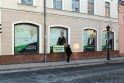 Užsiliko: nors rinkimai vyko daugiau nei prieš du mėnesius, &quot;valstiečių&quot; atstovai Klaipėdos senamiestyje savo reklaminių plakatų nukabinti neskuba.