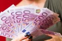 Aklavietė: Klaipėdos prekybos centrai nepriima 500 eurų kupiūrų, pensininkui kilo klausimas – kodėl tuomet bankai tokias kupiūras išduoda?