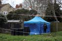 Moters kūnas rastas užkastas jos namų sode pietvakarių Londone