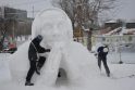 Kauno skulptorius Rusijoje triumfavo su senute iš sniego