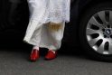 Kodėl popiežiai avi raudonus       batus?