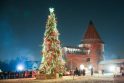 Prie Kauno pilies sužėrėjo Kalėdų eglė ir padvelkė viduramžiais