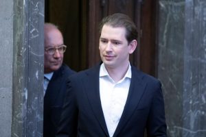 Buvęs Austrijos kancleris – teisme: įtariamas davęs melagingus parodymus tyrime dėl kyšininkavimo