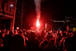 Šimtai žmonių susirinko į naują protestą dėl Serbijos rinkimų rezultatų
