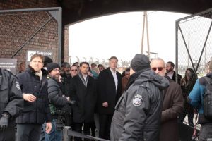 E. Muskas apsilankė Aušvice: dalyvaus diskusijoje apie antisemitizmą internete