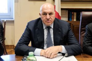 Italijos gynybos ministras paguldytas į ligoninę